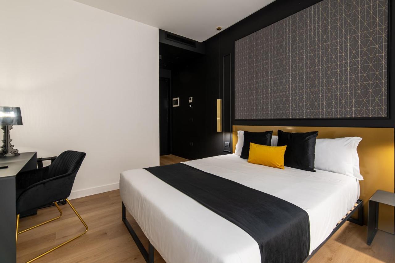 Plebiscito Boutique Rooms Napoli Bagian luar foto
