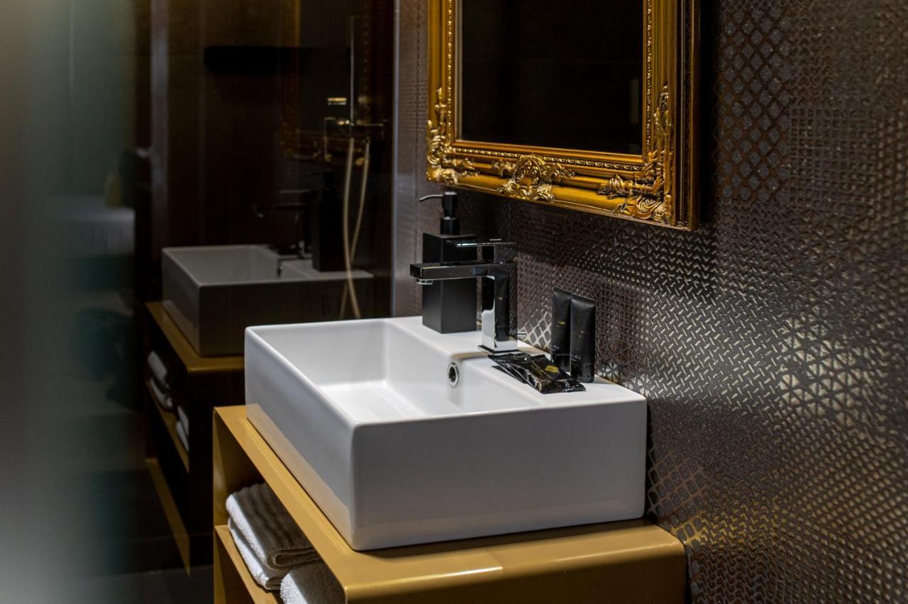 Plebiscito Boutique Rooms Napoli Bagian luar foto
