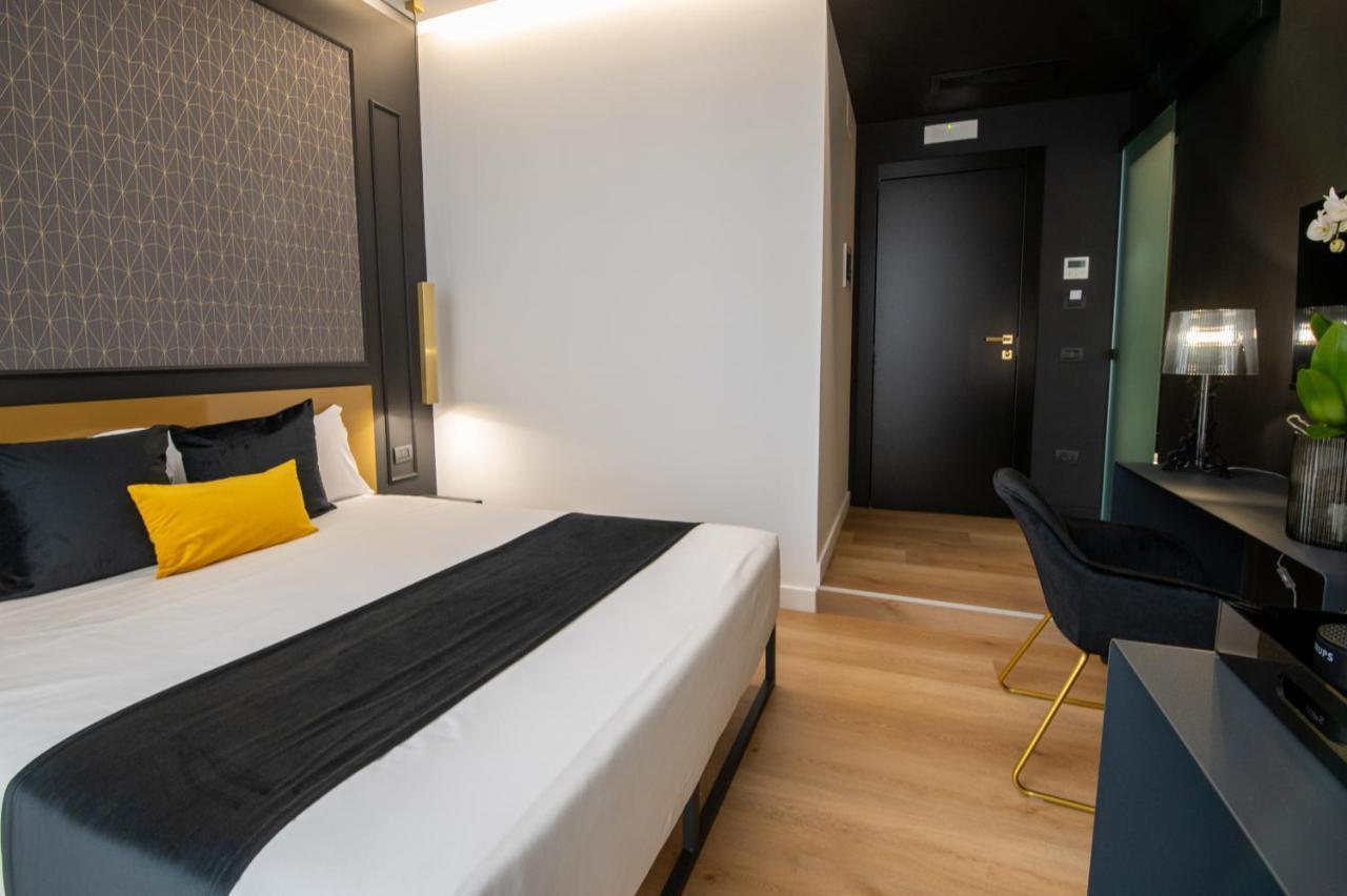 Plebiscito Boutique Rooms Napoli Bagian luar foto